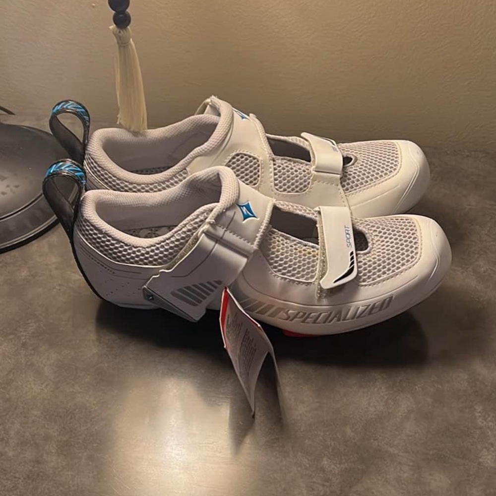 Body Geometry Womens Cycling Shoes size 41 fits like a 9 or 9.5